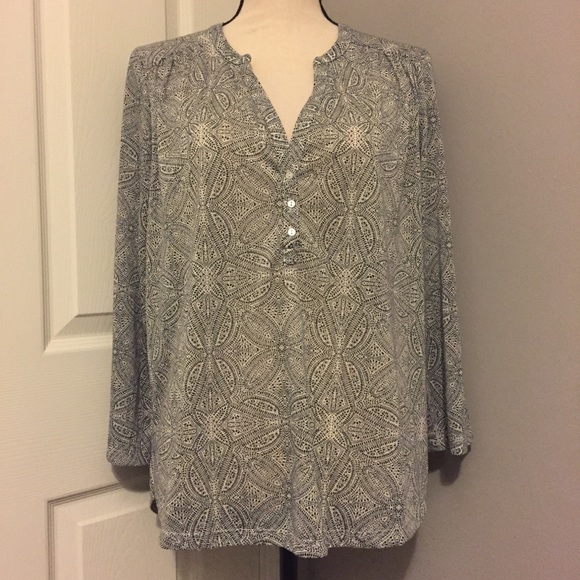 H&M Geometric Print 3-Button Split V-neck Blouse - Picture 1 of 6